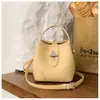Bolso Cruzado Nuevo de Moda 2026 para Mujer, Bolso Cubo de Lujo Ligero de Nicho de Gama Alta, Bolso de Mano a la Moda con Bolsita a Juego