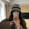 Gorro de Pescador de Felpa Tejido a Rayas para Mujer, Otoño e Invierno, Adelgazante de Rostro, Versátil, Cálido, Nuevo Modelo 2025, Sombrero de Cubo para Circunferencia de Cabeza Grande