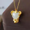 Plata de Ley S925 Chapada en Oro Incrustada con Jade Blanco Jade Natural Hetian Ratón Moda Lujo Ligero Collar Colgante para Mujer