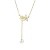 Cadena para Clavícula Elegante con Zirconia Galvanizada en Oro Real para Mujer, Collar de Perlas Retro Francés de Alta Gama, Collar con Borla Estilo Ins