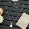 Colar Replica de Marca Clássica Europeia e Americana Transfronteiriço em Forma de Leque de Madrepérola para Mulheres, Versão de Alta Qualidade, Colar de Artesanato Fino Atacado