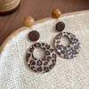 Pendientes de Borla Redonda Plana de Resina con Aguja Plateada Estilo Francés Vintage, Sensación de Lujo Ligero de Gama Alta, Accesorios para Orejas Versátiles de Moda