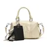 Bolso Retro Boston Pu para Mujer 2025 Nuevo Versátil para Viajar al Trabajo Hombro Cruzado Pequeño Cuadrado Portátil Tipo Almohada