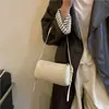 Bolso cruzado casual con patrón tejido para mujer, nuevo modelo 2026 moda color liso para hombro o axila, bolso de mano simple para el día a día