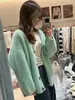 Novo cardigã de tricô estilo coreano, soltinho, em imitação de mink, com decote V, para o inverno de 2026, suéter plus size, peça de outer
