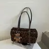 Bolso de axila de ante retro de terciopelo transfronterizo para mujer otoño e invierno estampado de leopardo Maillard casual de un solo hombro tipo almohada