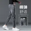 2026 Nuevos Jeans Skinny Ajustados Negros Elásticos Cortos Pantalones de Hombre Verano Estilo Delgado Moderno Diseño Antibacteriano