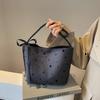 Linda Personalidade Casual Super Fogo Bolinhas Bolsa Feminina 2024 Nova Versátil Ombro Axila Portátil Elegante Bolsa Balde