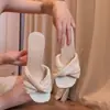 Sandalias de cuña pequeñas para mujer para el verano de 2026, nuevo estilo versátil para combinar con faldas, Sandalias de tacón alto de paja con punta abierta