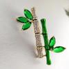 Ping An Bamboo Crystal Broche de bambu rico em esmeralda Temperamento clássico feminino Corsage Alloy Diamond Pin