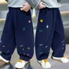 Calça Infantil Estampada de Foice Outono 2026 Novo Estilo de Outono Moda Bebê Celebridade da Internet Calças Casuais Modernas Calças de Menino