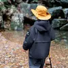 Ropa de Abrigo Otoñal para Niños Chaqueta Tres en Uno 2026 Nueva Elegante Cortavientos para Niño Pequeño Sudadera con Capucha Infantil Moderna