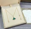 Collar Baojia de Ágata Negra Natural en Forma de Abanico Pequeño Versión de Alta Gama V-Gold con Chapado en Oro de 18 Quilates e Incrustaciones de Diamante, Cadena para Clavícula Finamente Tallada en CNC