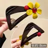 Elegante Pinza para el Cabello Triángulo con Perlas Rojas y Diseño de Flor, Pasador Único de Alta Gama, Nuevo Modelo 2026, Hermoso Accesorio para el Cabello