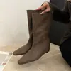 Botas de Cano Curto Estilo Coreano First Encounter Season com Bico Quadrado Pequeno e Salto Escondido para Mulheres Outono 2026 Novo Estilo Elegante Versátil