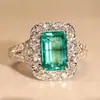 Anel Esmeralda Retro de Luxo Leve Huajie para Mulheres Anel de Dedo Quadrado Criativo com Zircônia Presente de Aniversário de Casamento