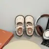 Sapatos Infantis de Couro, Sapatos para Meninas, Novos Modelos Primavera e Outono, Sapatos Mary Jane da Moda com Pérolas para Meninas, Sapatos Bordados para Apresentações Infantis