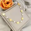 Collar de trébol de cuatro hojas de acero de titanio transfronterizo joyería estilo hada collar de perlas cadena para clavícula femenina colgante de flor que no se decolora