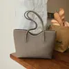 Bolsa Tote Nova Estilo Verão para Mulheres, Bolsa Tote Color Sólida Fashion e Versátil, Grande Capacidade, Bolsa de Mão Texturizada, Bolsa de Ombro para Mulheres