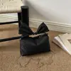 Bolsa Quadrada Pequena da Moda para Mulheres Outono Novo Estilo 2026 Bolsa de Bolinho Texturizada para Estudantes no Trajeto Ombro Único Transversal Mochila