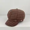 Nuevo sombrero octogonal a cuadros vintage para mujer, hace que la cara se vea más pequeña, versátil y moderno, con hebilla metálica, boina estilo coreano para otoño e invierno