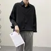 Camisa estilo Hong Kong cor pura solta com caimento para usar por baixo primavera e outono camisa de manga comprida masculina versão coreana ins top moderno bandido bonito