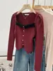 2023 nuevo suéter francés de cuello cuadrado para chica popular, manga larga corta, top interior rojo para mujer, otoño e invierno, ajuste ceñido, adelgazante