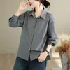 Foto real da nova coleção de outono de 2026: cardigan feminino listrado artístico casual de algodão e linho com mangas compridas