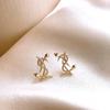 Personalidad Nicho Diseño Sentido Micro-incrustado Aretes de Perlas con Forma de Serpiente Exquisitos Sentido de Alta Gama Viento Frío Aretes Multiestilo Aretes
