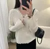 Tejido de encaje estilo coreano con cuello en V para mujer, moda de otoño 2026, suéter fino versátil, top elegante