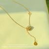 Moderna y de Alta Gama Collar de Gypsophila Cintura Pequeña para Mujeres con Caracteres de la Suerte Colgante de Acero de Titanio Lujo Accesible Cadena para Clavícula que No se Desvanece