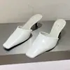 Tendência da Moda Temperamento 2026 Primavera/Verão Estilo Coreano Sandálias com Cobertura para Cabeça Salto Alto Feminino Outdoor Salto Agulha Mule Chinelos