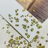 Populares Diamantes de Imitación Dorados con Circonita para Uñas, Tamaño Mini Pequeño, Diamantes de Imitación Irregulares Super Brillantes de Fondo Plano Color Amarillo, Decoraciones para Uñas que Iluminan