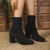 Botas Curtas de Camurça Retrô Botas da Moda Femininas Outono 2026 Novas Emagrecedoras Bico Fino Salto Bloco Salto Médio Calce Fácil Botas Femininas