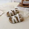 Zapatos para Niñas 2026 Verano Nuevo Estilo Zapatos Casuales de Punta Abierta para Niñas Pequeñas Sandalias Caladas de Moda Infantil Zapatos para Bebé