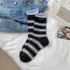 Nuevos calcetines europeos de doble puño de alto valor, calcetines finos de felpa, calcetines a rayas para mujer, serie miu, primavera y verano, calcetines de algodón de tubo medio
