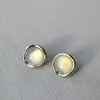 Brincos Europeus e Americanos de Design de Nicho Modernos Simples Assimétricos Redondos com Renda Incrustada Lápis-lazúli Argola de Prata 925 Brincos
