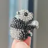 Nuevo broche de aleación para mujer, moderno y de alta gama, pin de lujo nicho para abrigos y trajes, simple y elegante, broche versátil