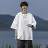 Camiseta Masculina de Manga Curta Desconstruída com Rebite Americano Verão Nova Solta Casual Ombro Caído Streetwear Americano Top Descolado Camiseta