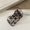 Elegante pinza de garra de abulón mate para mujer, pinza para el pelo de lujo de alta gama, pasador con estampado de leopardo para la parte trasera de la cabeza, elegante accesorio para el pelo de pico de pato