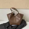Bolso tipo cesta de mercado de moda estilo coreano 2025 nuevo versátil con patrón de lichi bolso de mano de alta gama de un solo hombro cruzado