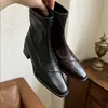 Botas de Cano Curto com Salto Bloco e Solado Grosso Estilo Francês Femininas Outono 2026 Novas com Zíper Temperamento Fashion Botas Martin Bico Quadrado Emagrecedoras Botas Slim