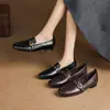 Mocasines ZHR de punta cuadrada para mujer, nuevo modelo otoño 2026, zapatos pequeños versátiles de cuero con hebilla metálica, zapatos casuales de tacón bajo para ir al trabajo