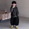 Conjunto de Ropa de Otoño para Niños 2026 Nuevo de Moda Genial Sudadera con Capucha Rayada Infantil Conjunto de Tres Piezas de Otoño para Niños