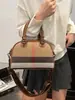Bolso con Estampado de Rayas para Mujer 2026 Nuevo Estilo de Lujo Ligero Versátil para Viajar al Trabajo Bolso de Hombro Cruzado Transfronterizo