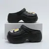 Zapatos ligeros de tacón alto perforados para usar al aire libre, cómodos y lindos, estilo casual de verano popular para mujeres, parejas y enfermeras