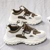 Zapatos para Hombre 2026 Nuevos Invierno Versátiles Casuales Aumentadores de Altura Tenis Blancos Estilo Hong Kong Zapatos Papá Modernos Cómodos Versátiles