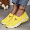 Zapatos de mujer de talla grande, con suela suave, para no cansar los pies, sin cordones, de malla, transpirables, de tela antigua de Beijing.