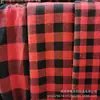 16 Piezas sarga de lijado cuadros blanco y negro falda uniforme escolar tela de franela a cuadros rojo y negro venta al por mayor de fábrica