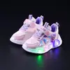 Novos Tênis Esportivos Luminosos de Desenho Animado para Crianças Outono e Primavera para Crianças Pequenas e Médias Tênis de Corrida da Moda Comércio Exterior Iluminação LED Sapatos para Meninas